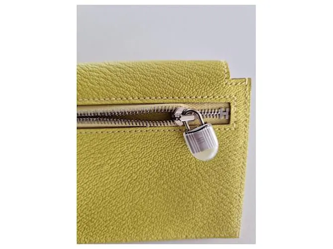 Hermès cartera compacta con bolsillo Kelly Amarillo 