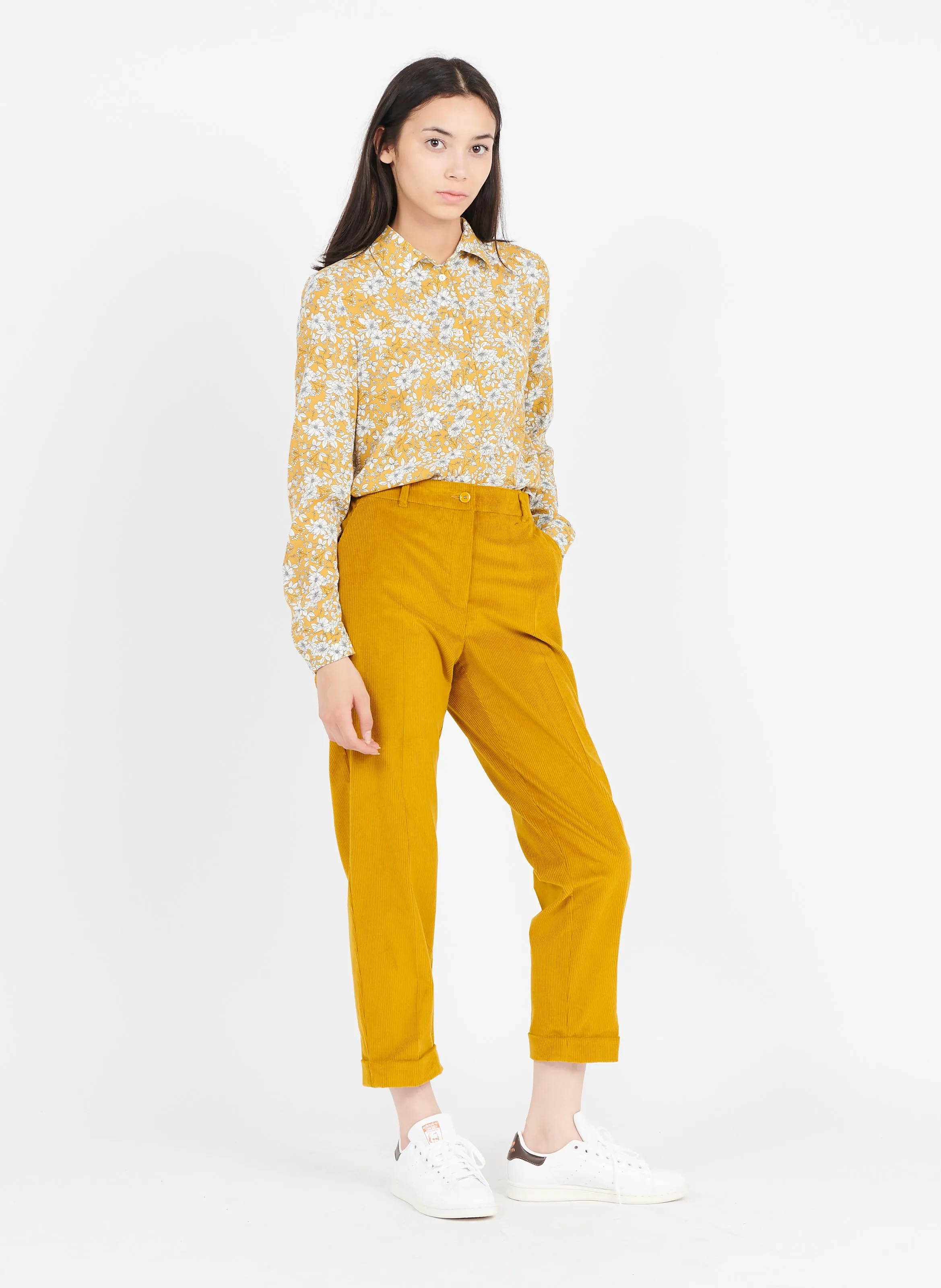 Pantalón recto de pana y mezcla de algodón en amarillo