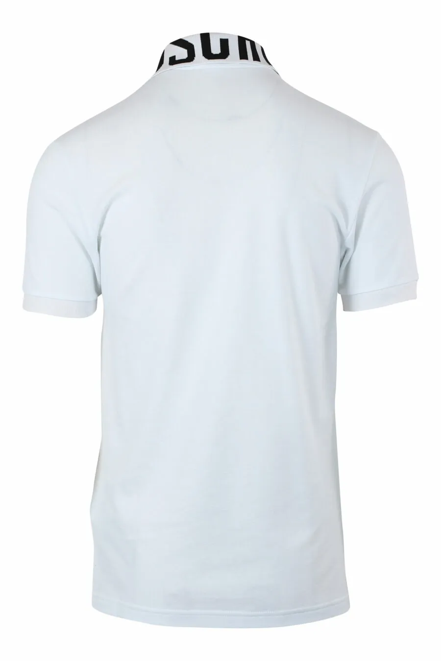 Polo blanco con logo en cuello negro