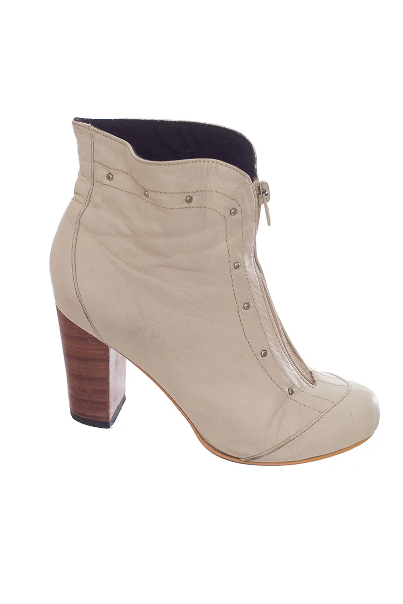 Zapatos color Beige - Closeando
