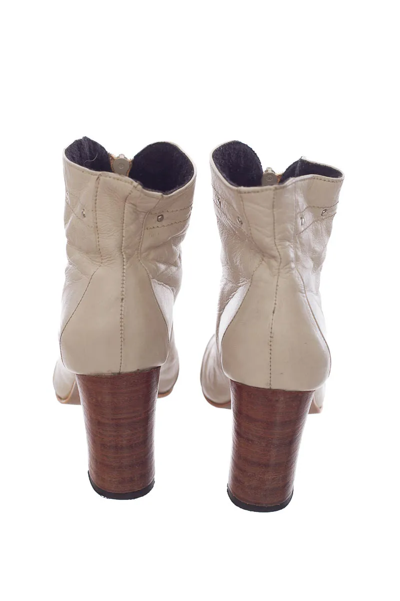 Zapatos color Beige - Closeando